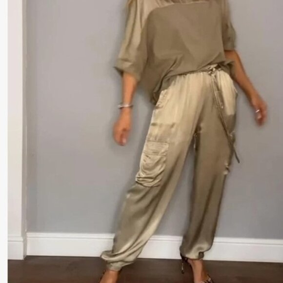 Beautiful New Smooth Satin Silk 2 Piece Outfit - Picture 2 of 3